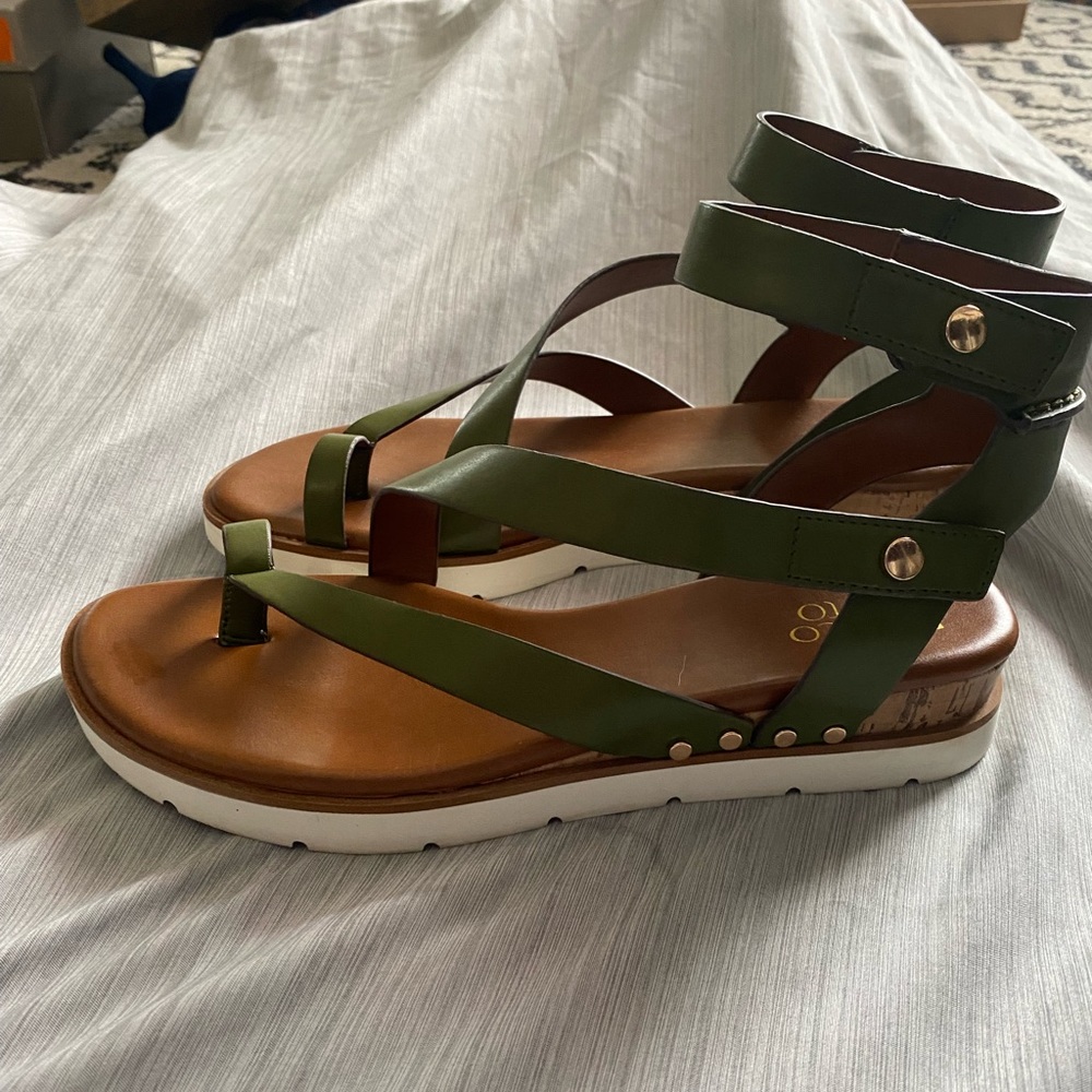 Franco Sarto sandals. EUC. Worn only a few times 9.5.